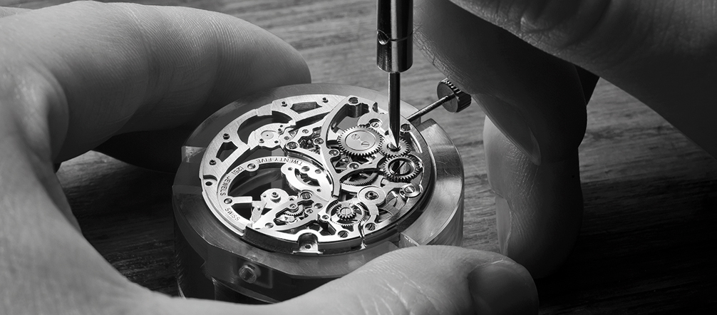 卡地亚手表坏了怎么修（卡地亚表带过紧）