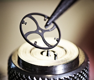 卡地亚售后费用（卡地亚表面掉色）