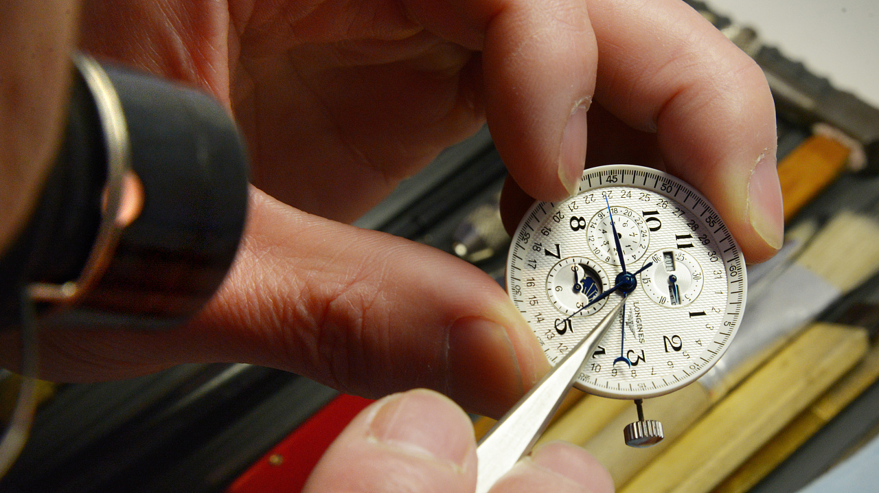 卡地亚手表维修服务中心（卡地亚夹板坏了）