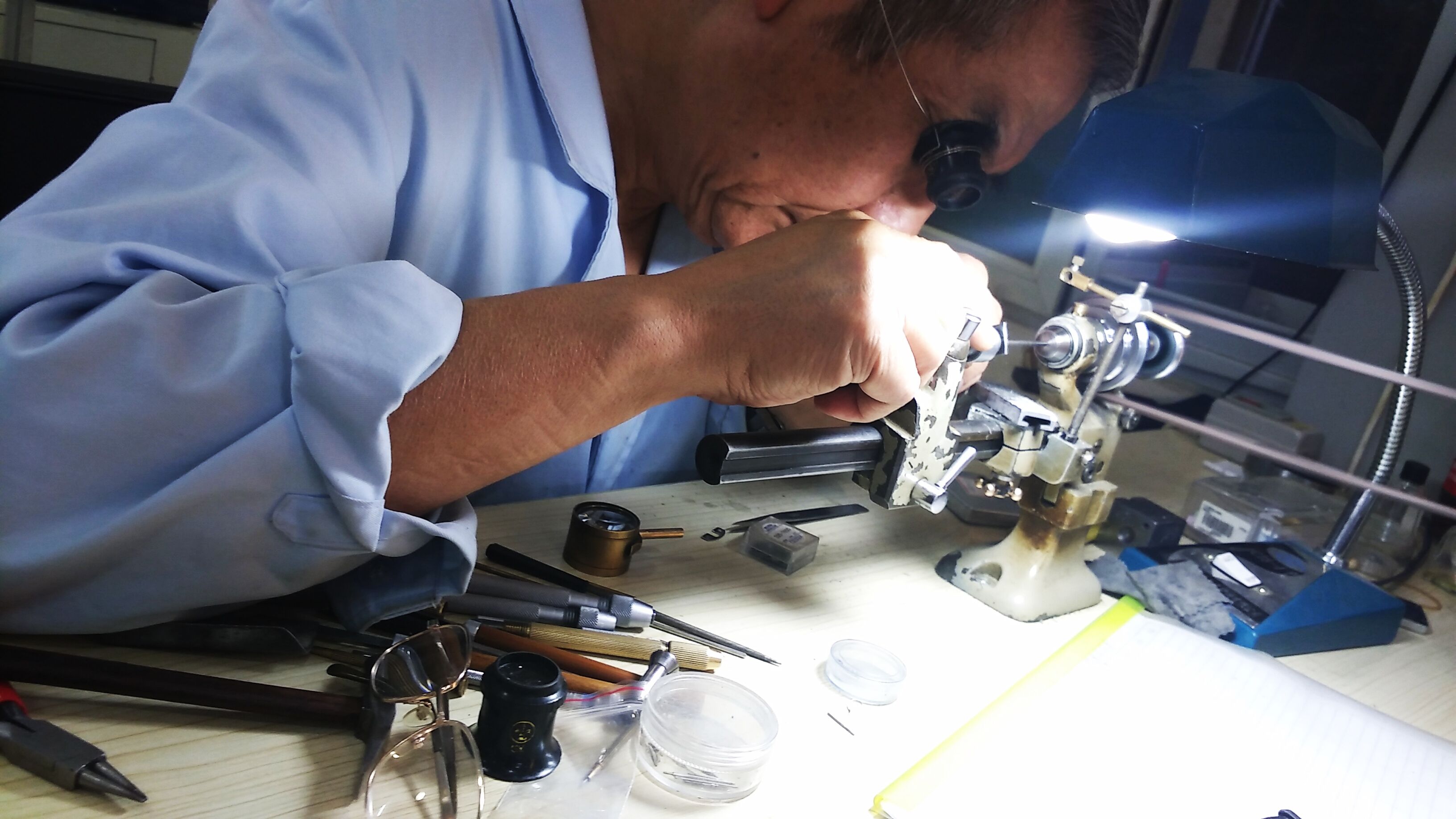 卡地亚售后电话（卡地亚腕表刻度掉了）