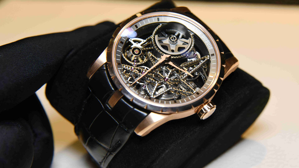 卡地亚售后维修服务中心（卡地亚材质老化）